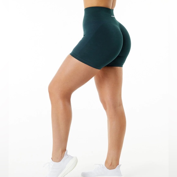 Alphalete Amplify shorts - Picture 2 of 3